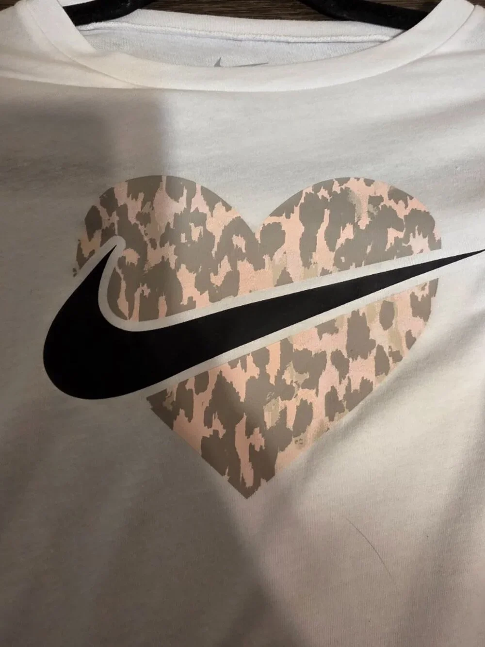 Nike Girls Leopard Heart Graphic Long Sleeve Tee NWT White Size 6X